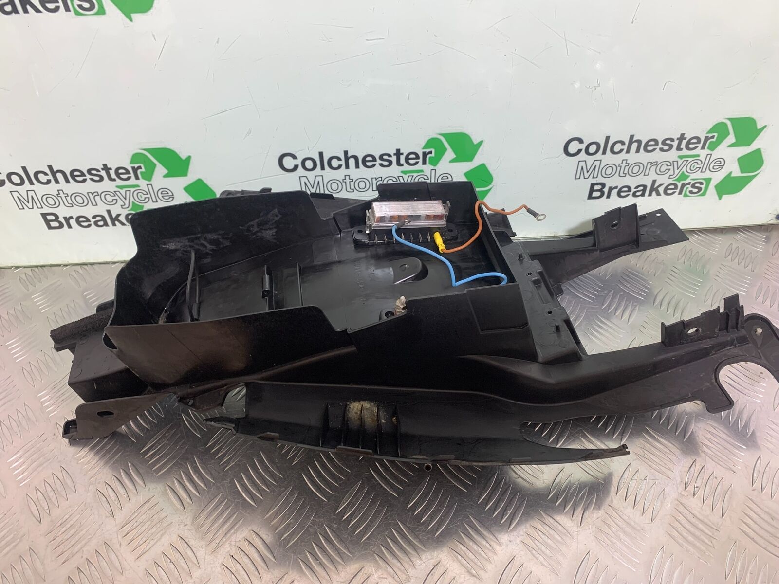 SUZUKI DL 650 V-STROM UNDERTRAY  YEAR 2016 (STOCK 996)