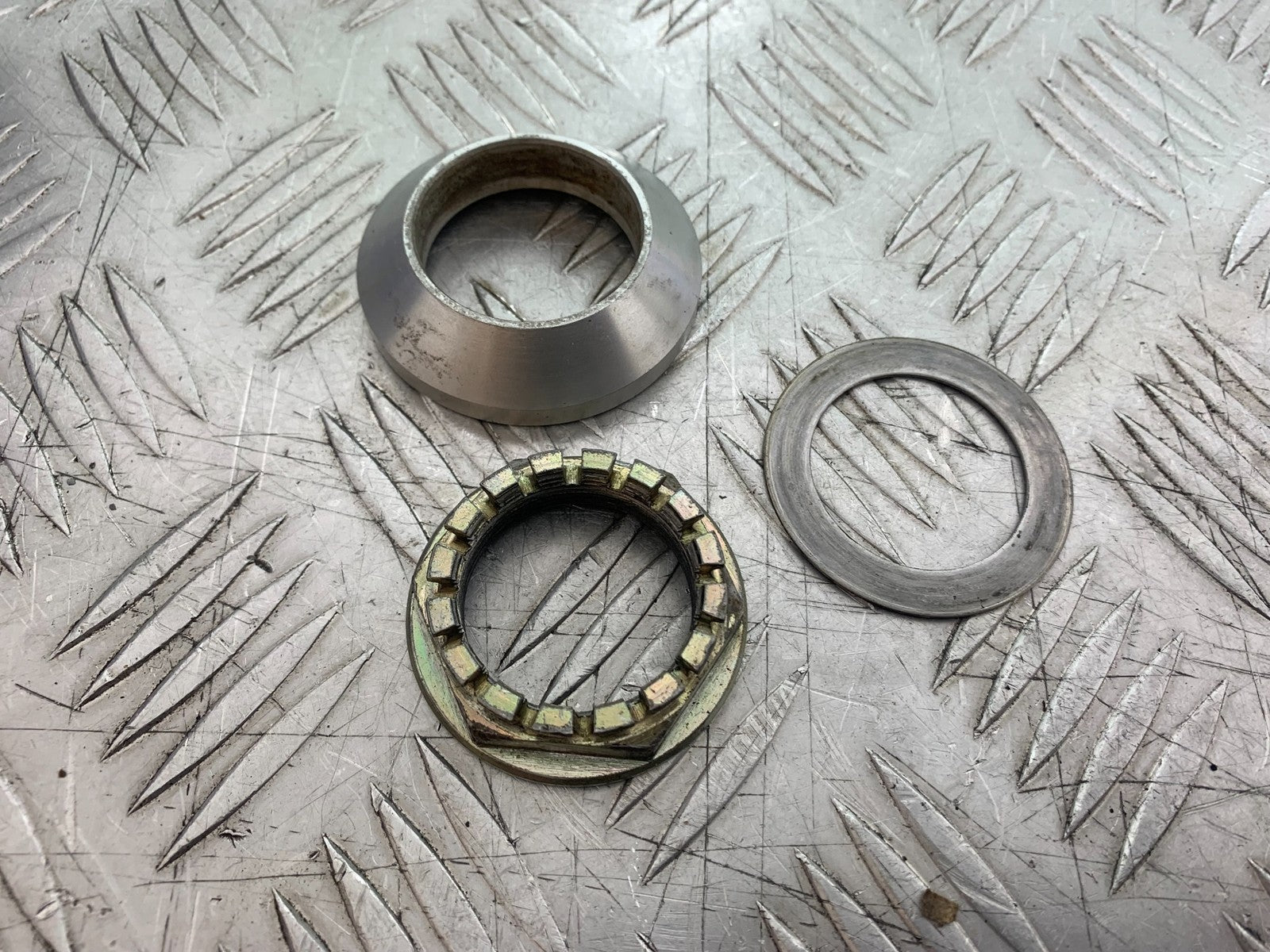 DUCATI 996 SPS 748 916 998 REAR WHEEL SPINDLE NUT & WASHERS  1999-2000 (CMB1209)