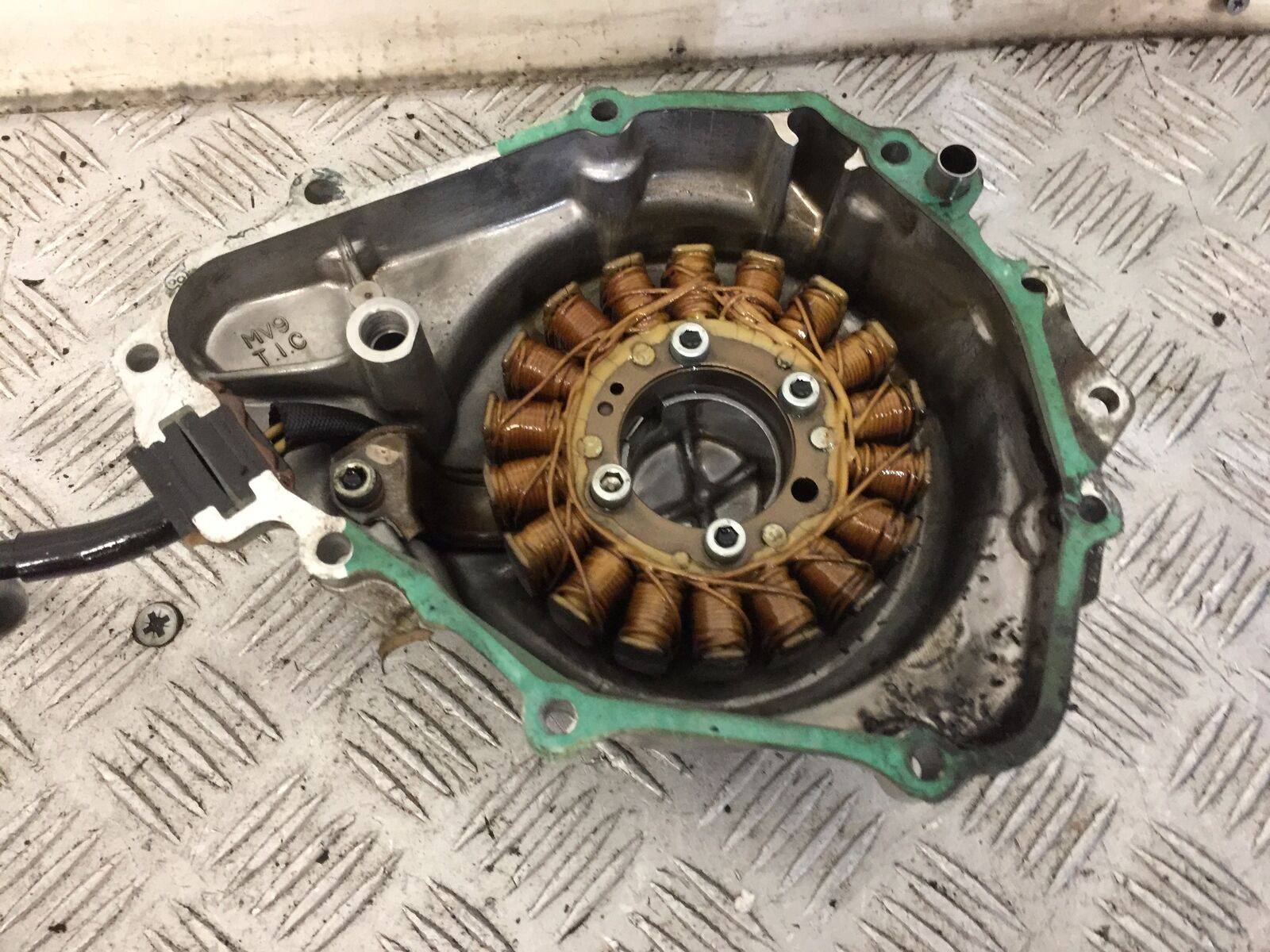 HONDA CBR600 CBR 600 GENERATOR AND COVER YEAR 1997-98 (STOCK 892)