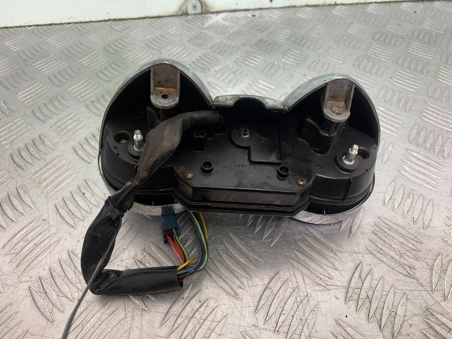 SUZUKI GSF600 GSF 600 BANDIT CLOCKS SPEEDO DASH  2000-2004 (CMB1269)