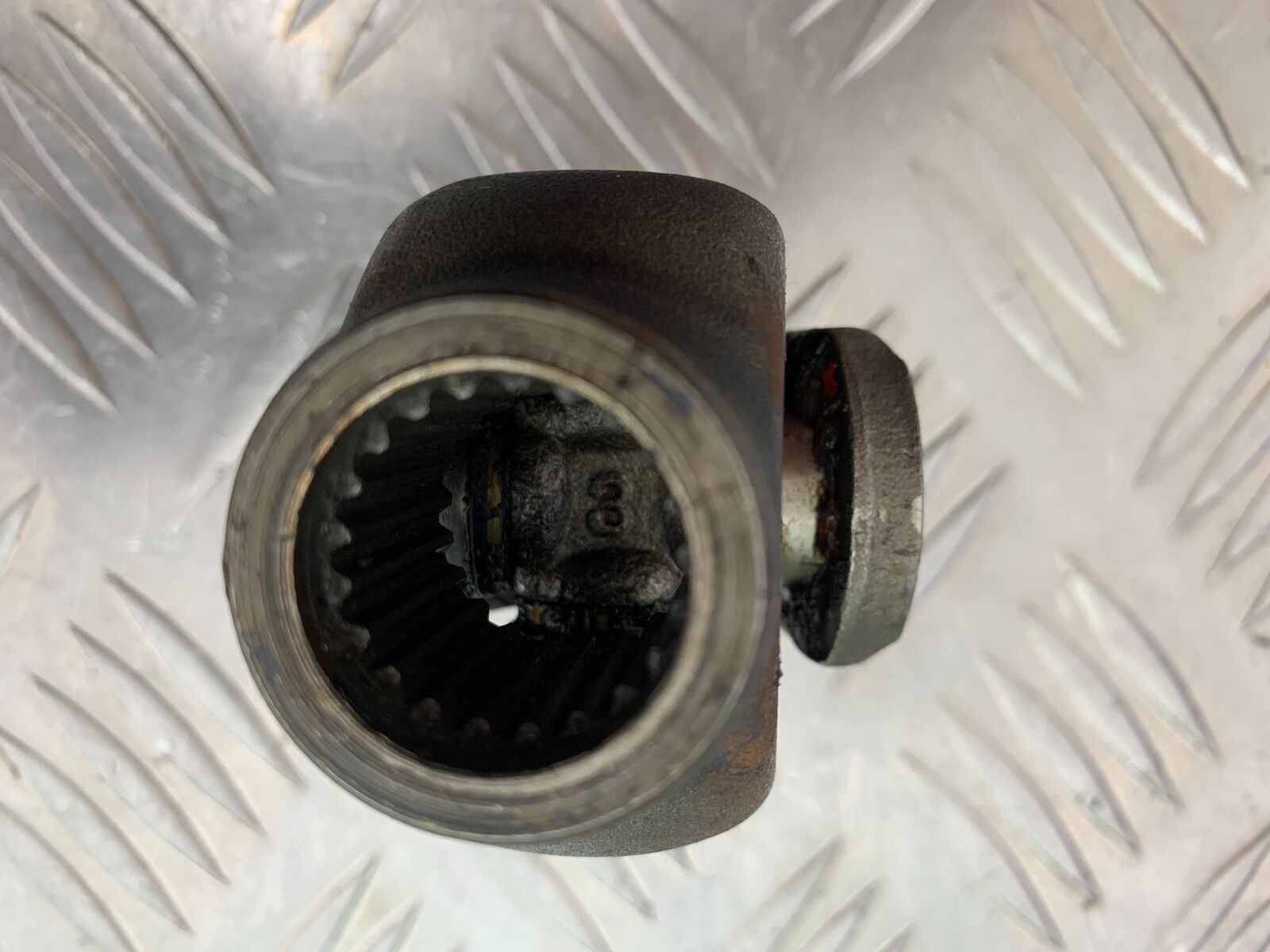 HONDA NTV 650 REVERE DRIVE SHAFT KNUCKLE  YEAR 1988-1996  (CMB1025))