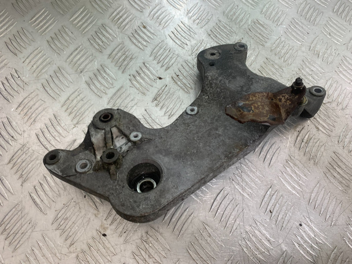 NECO ALEXONE 125 EXHAUST BRACKET YEAR 2016-2022  (CMB1273)