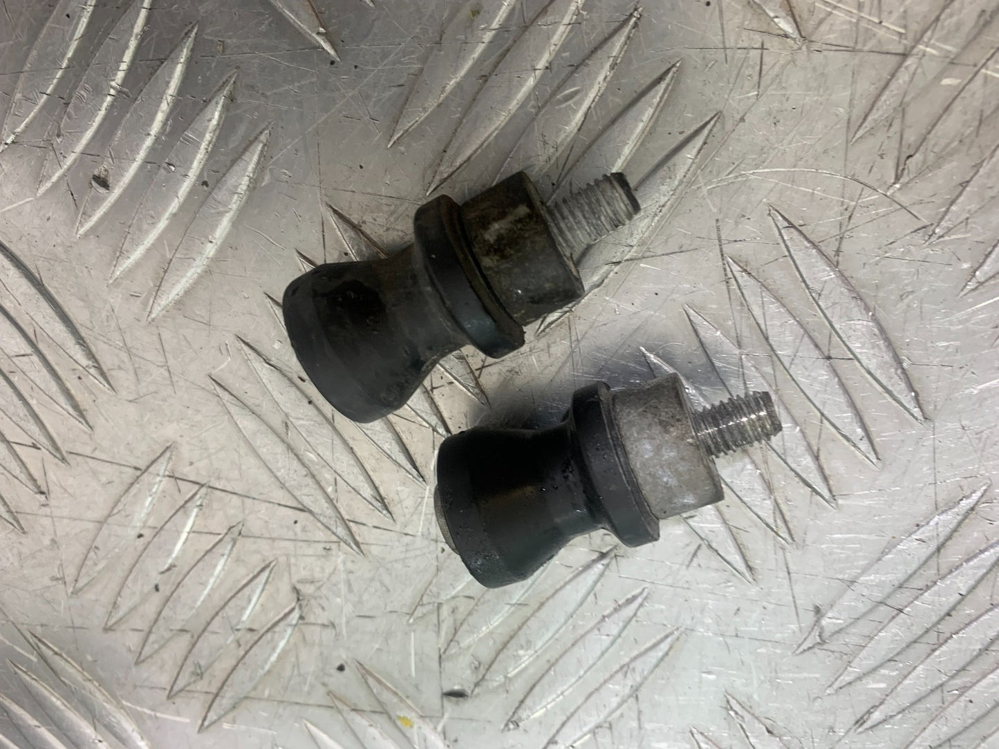 SUZUKI GSXR750 GSXR 750 K4 K5 SWINGARM BOBBINS   2004-2005 (CMB1319)