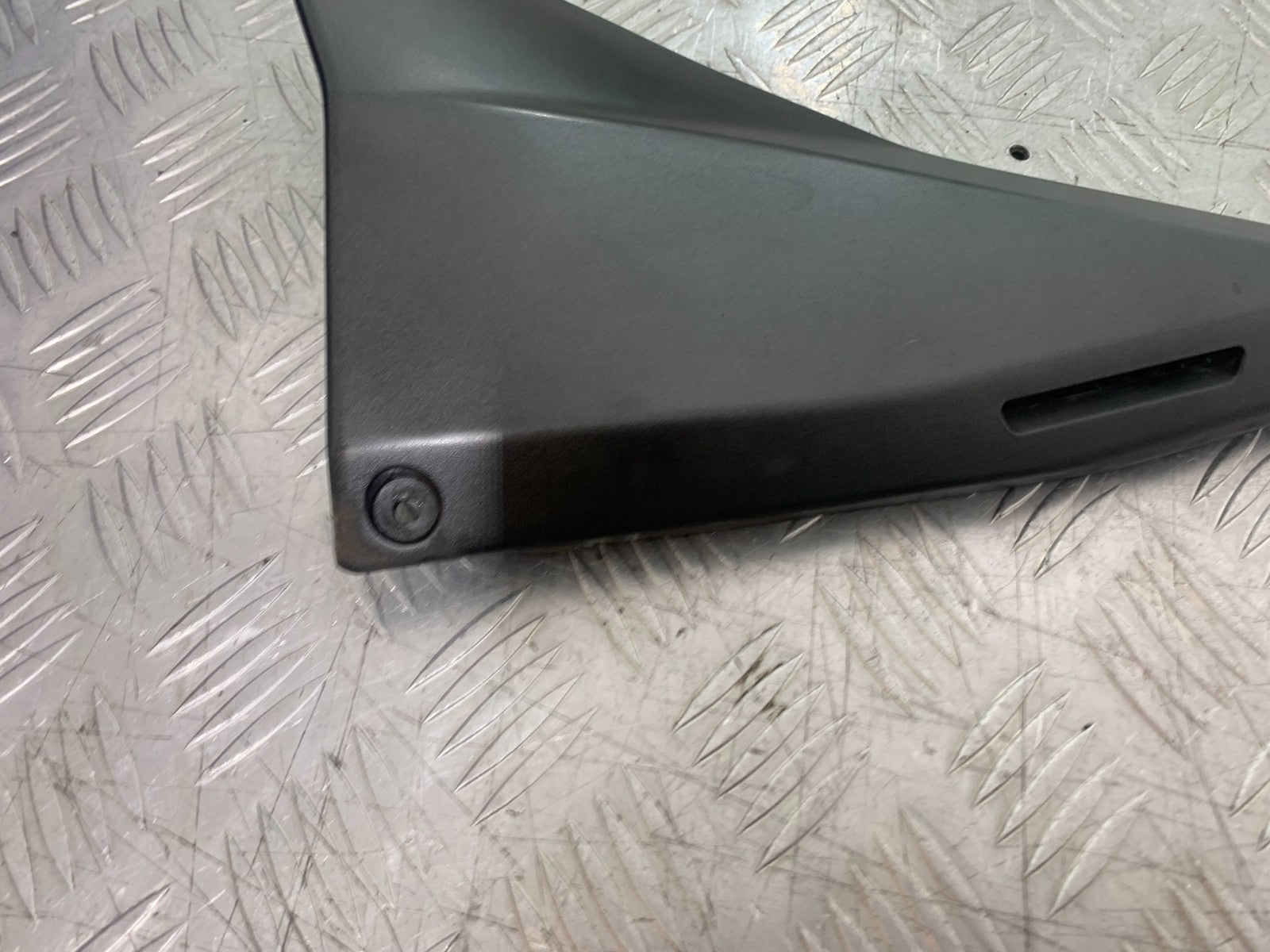 KAWASAKI Z750 Z 750 LEFT SEAT PANEL  YEAR 2004-2006  (CMB1234)