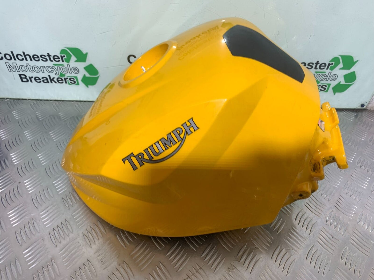 TRIUMPH 600 DAYTONA PETROL TANK  YEAR 2003-2006 (STOCK 999)