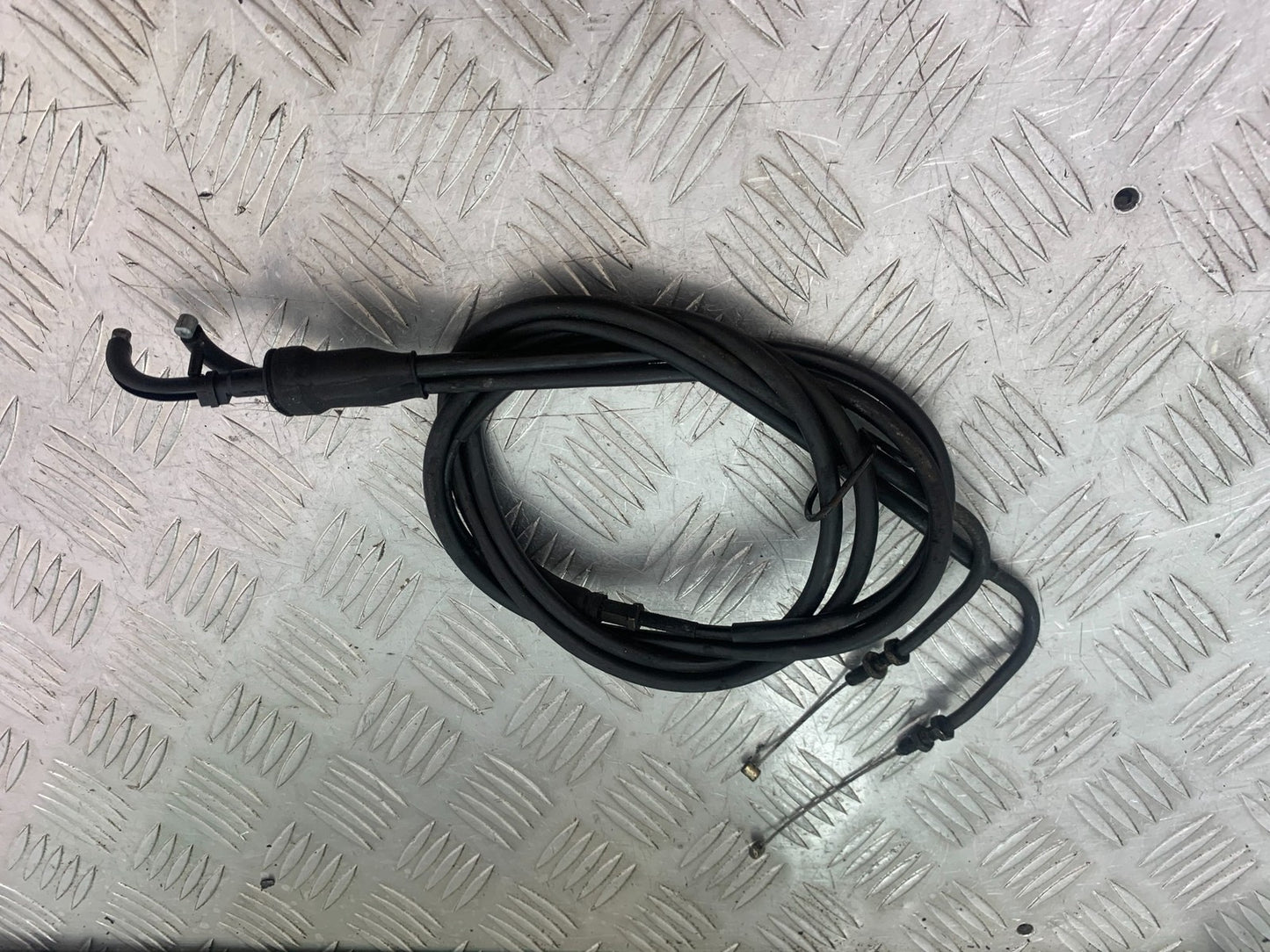 TRIUMPH 955i SPRINT ST THROTTLE CABLES   1999-2004 (CMB1176)