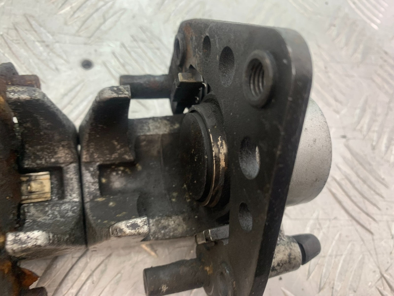 KAWASAKI GPZ600 GPZ 600 FRONT BRAKE CALIPERS   YEAR 1988-90 (CMB1258)