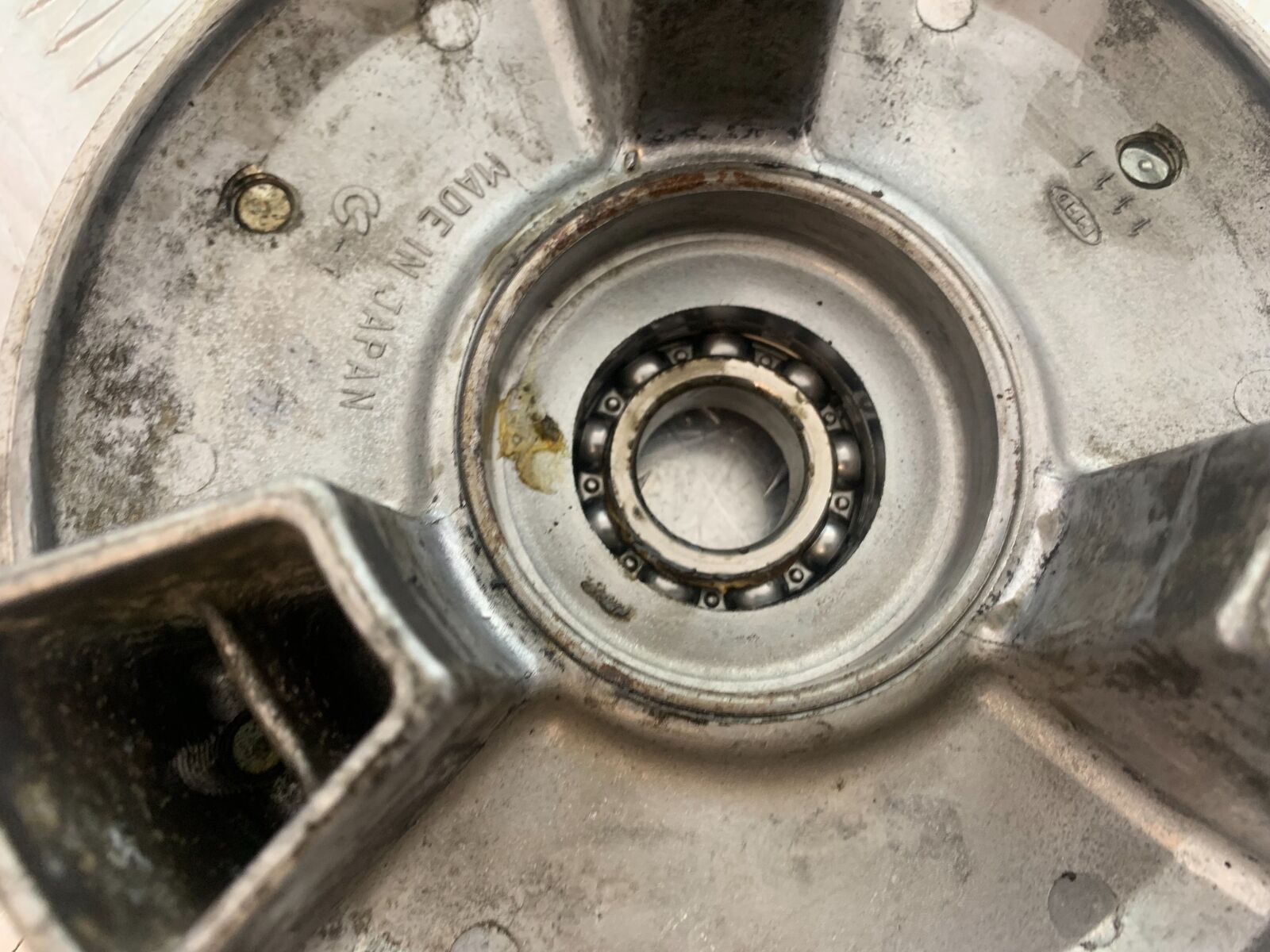 KAWASAKI ZR 750 ZEPHYR SPROCKET CARRIER   YEAR 1991-95 (CMB1008)