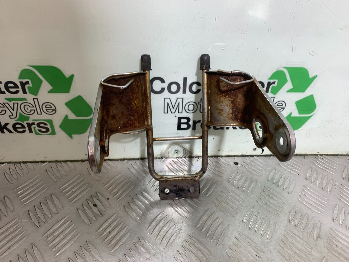 YAMAHA YBR125 CUSTOM HEADLIGHT BRACKET  YEAR 2008-2016 (CMB1192)