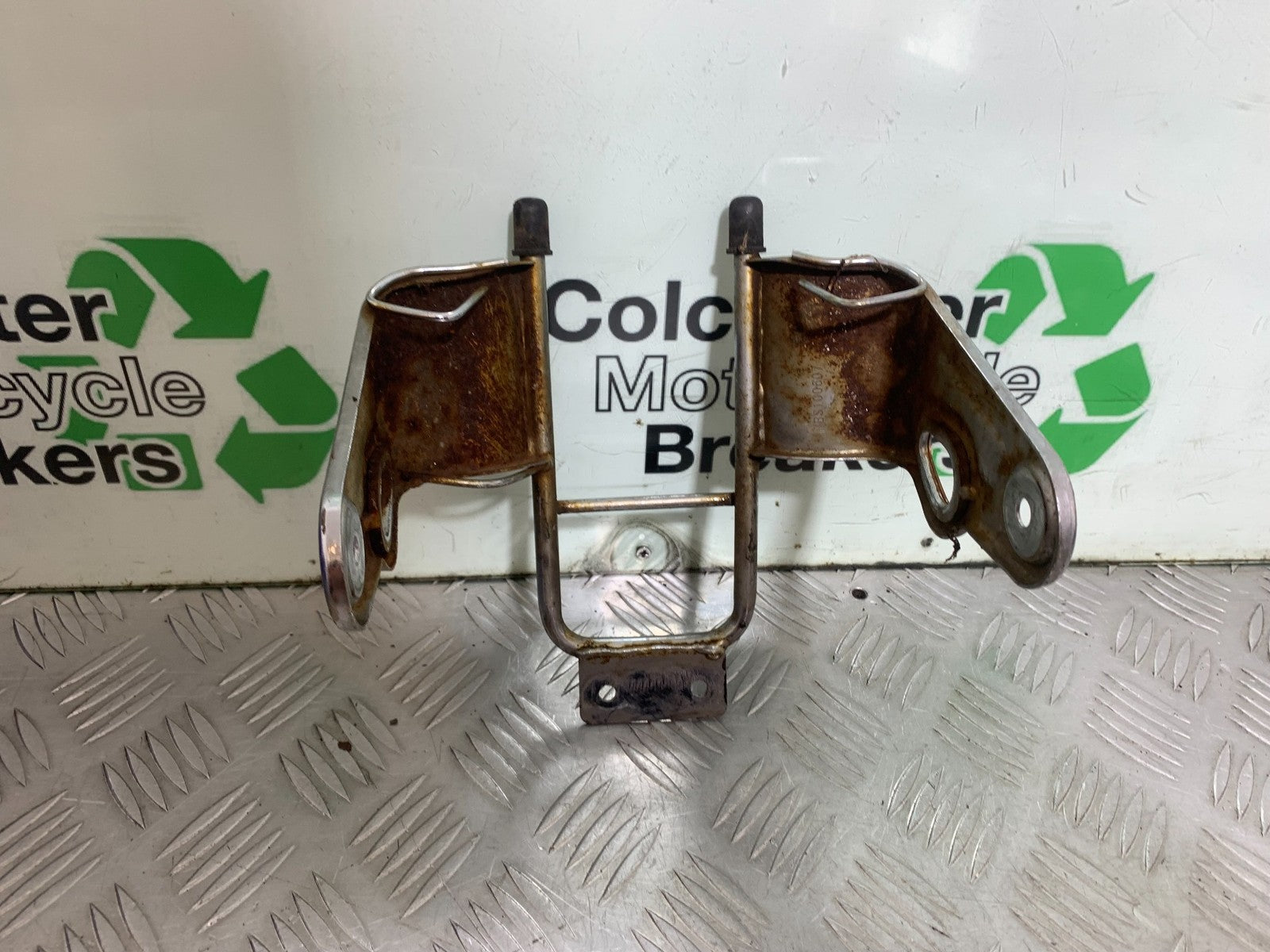 YAMAHA YBR125 CUSTOM HEADLIGHT BRACKET  YEAR 2008-2016 (CMB1192)