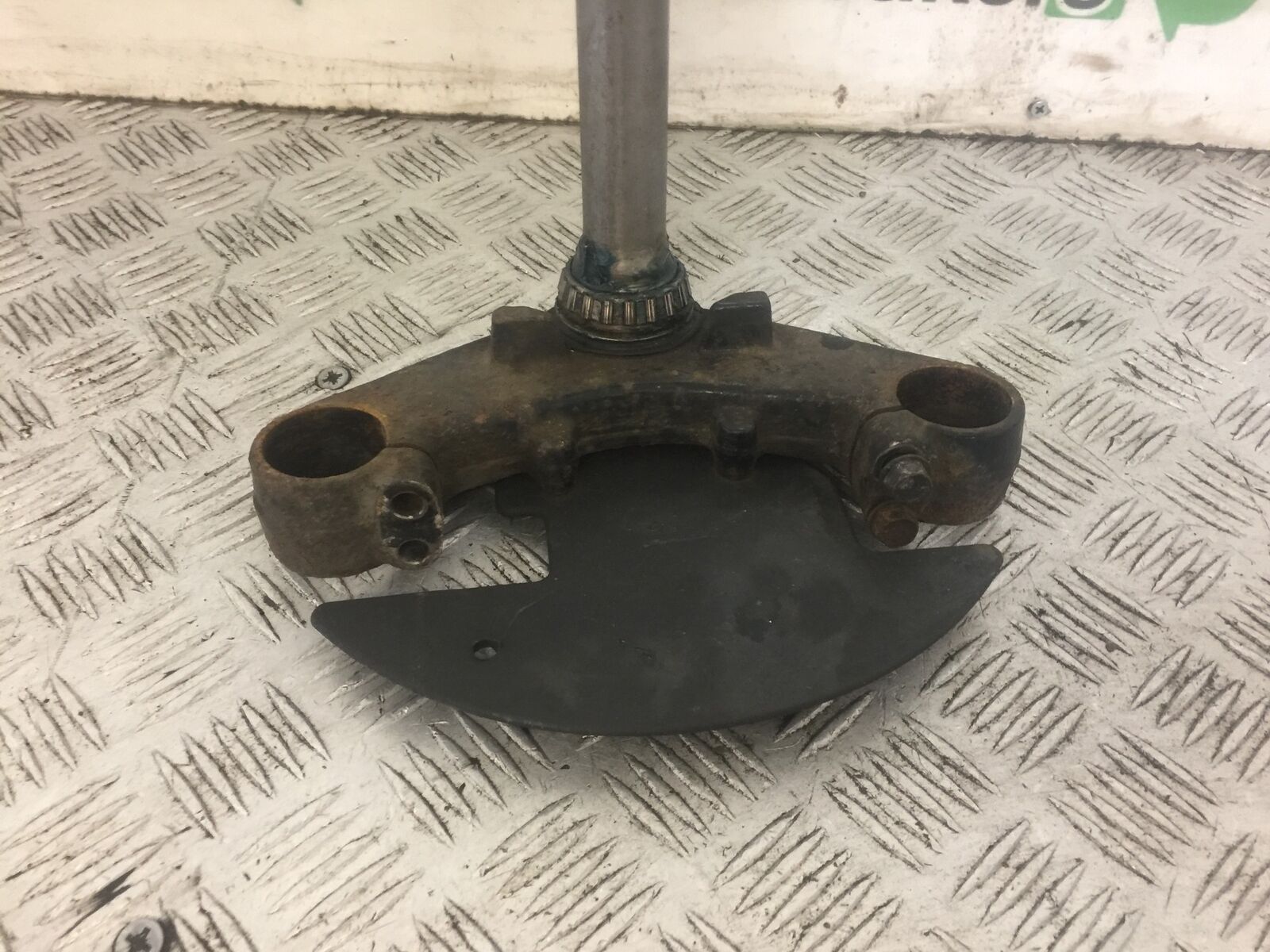 HONDA XL125 VARADERO BOTTOM YOKE   2004 (STOCK 697)