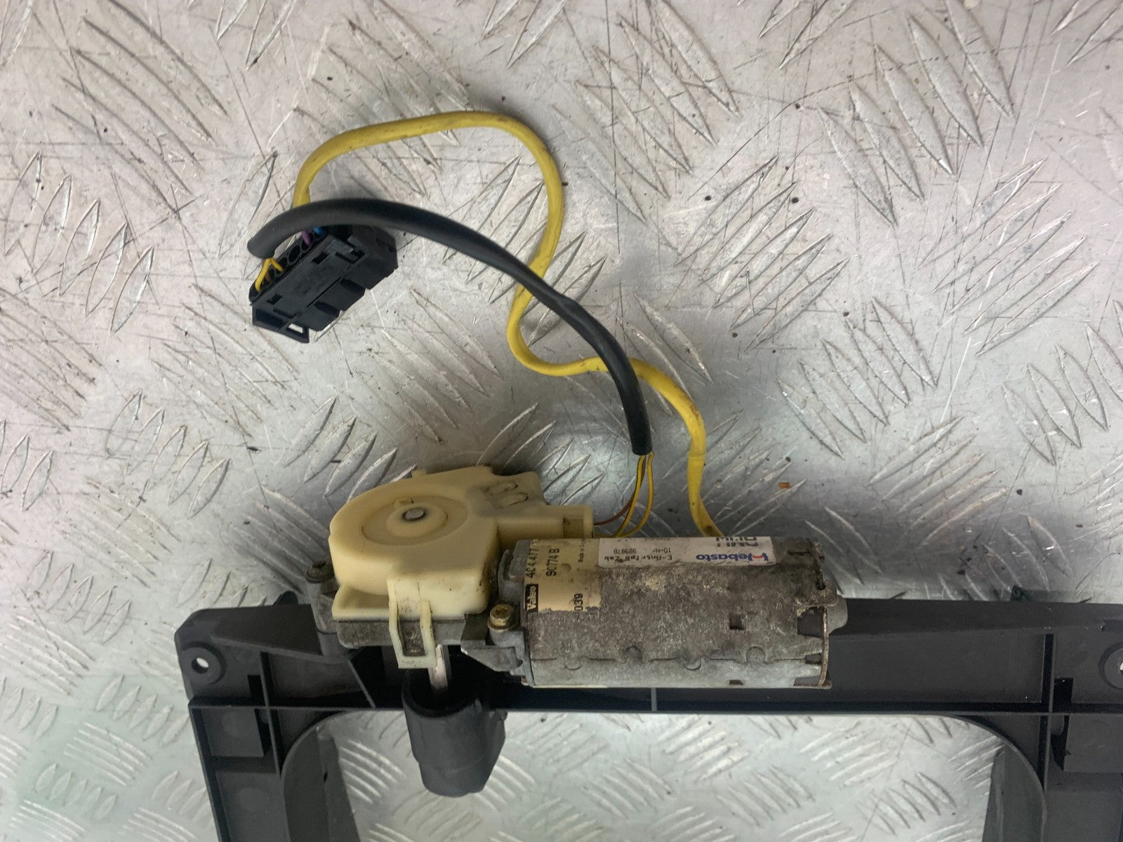BMW K1200 K 1200 LT SCREEN MOTOR AND BRACKET    YEAR 1999-07 (CMB1271)