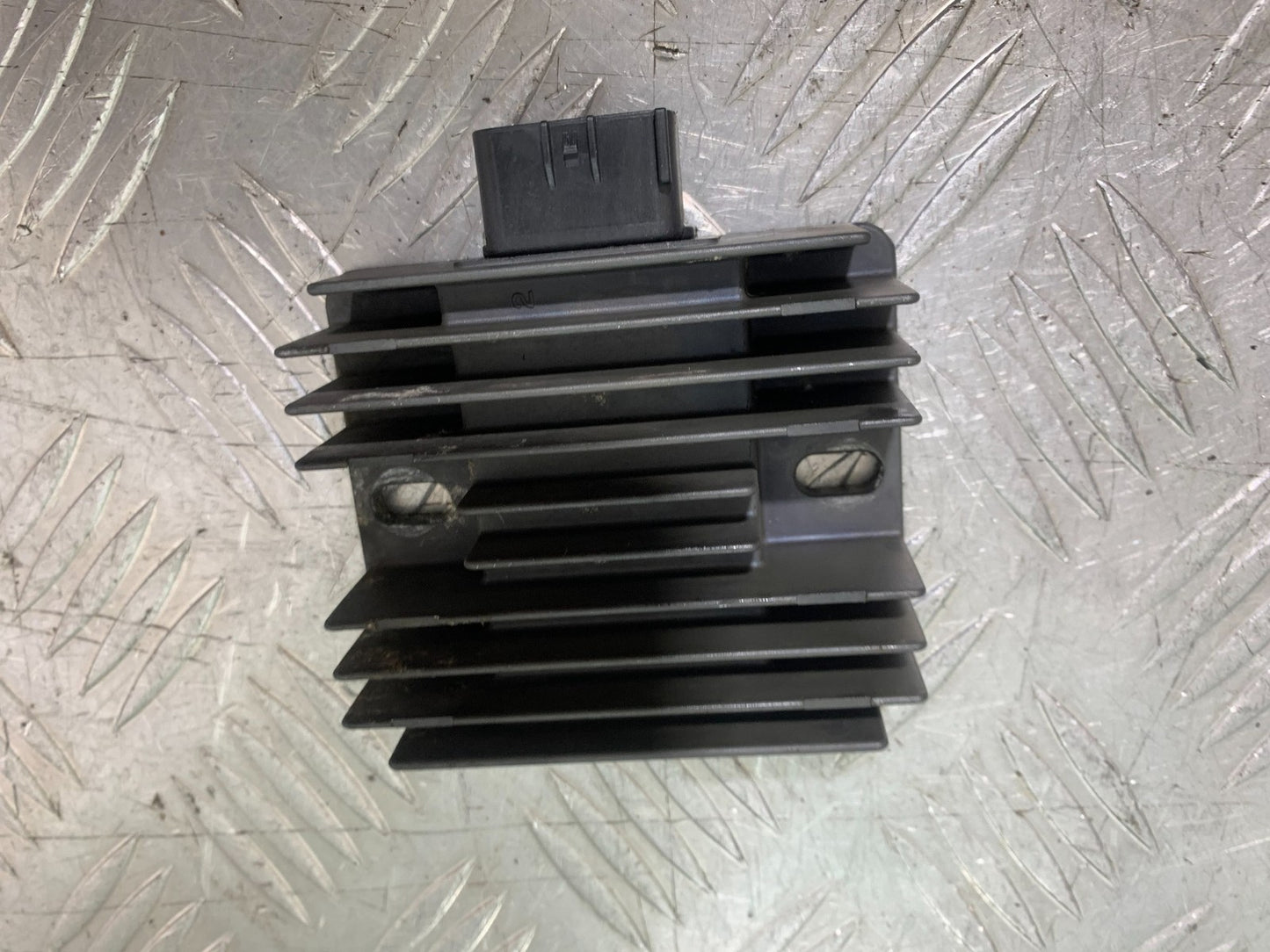 KAWASAKI 650 VERSYS REGULATOR YEAR 2015-2018 (CMB1288)