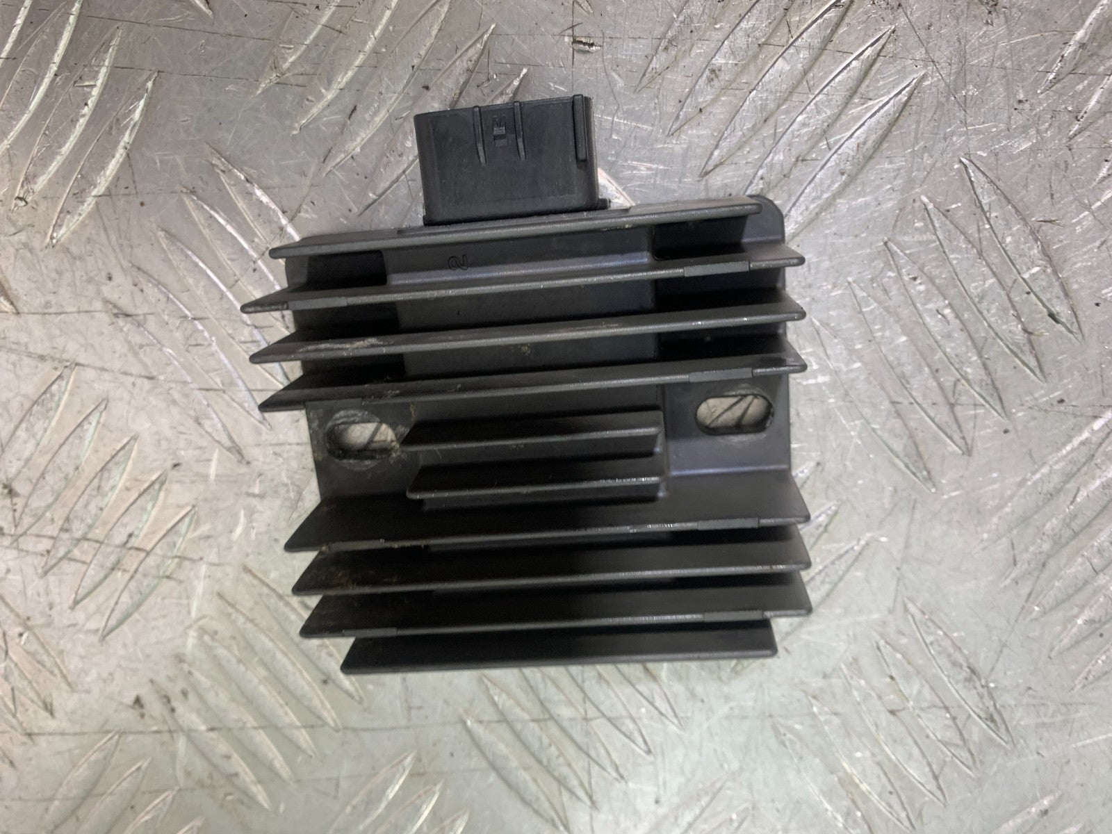 KAWASAKI 650 VERSYS REGULATOR YEAR 2015-2018 (CMB1288)
