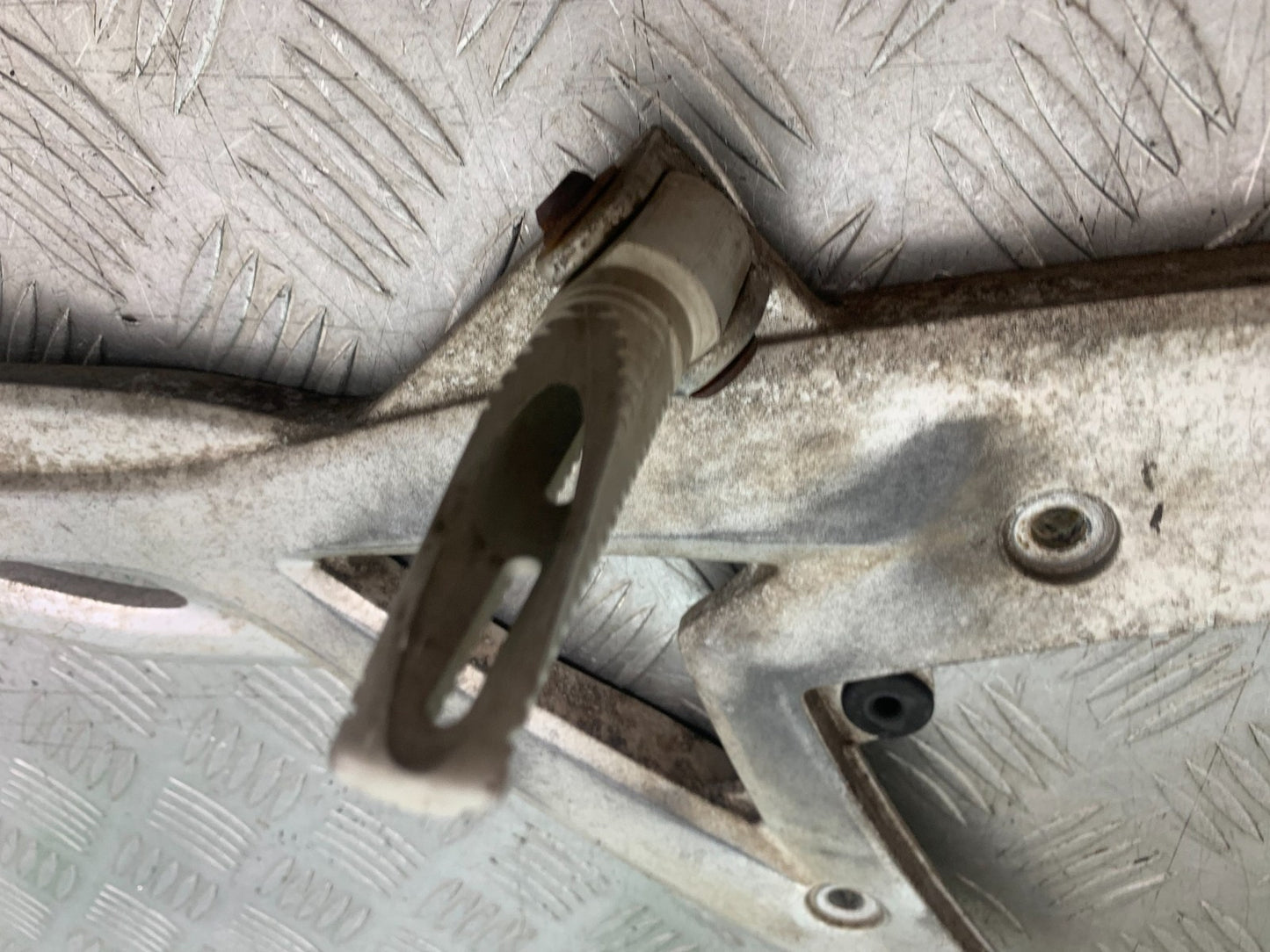 KAWASAKI ER6 F ER6F LEFT HANGER AND PEGS   YEAR 2005-2008 (CMB1277)