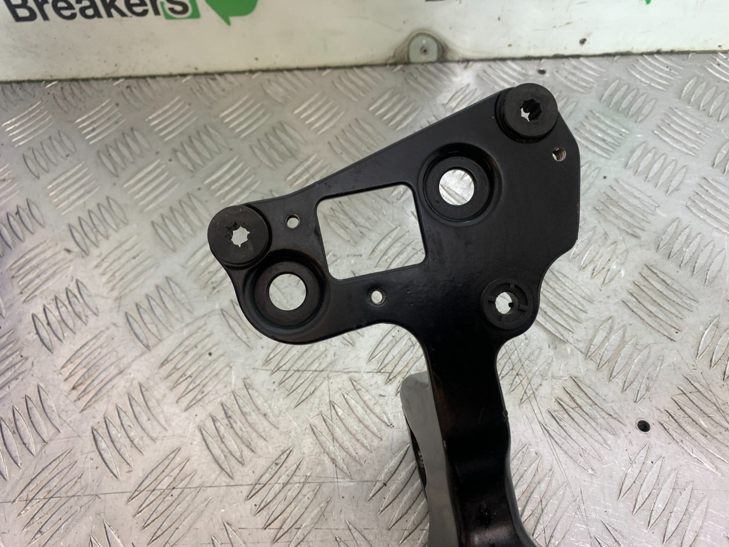 TRIUMPH SPEED TRIPLE R 1050 FAIRING BRACKET   2009 (CMB1183)