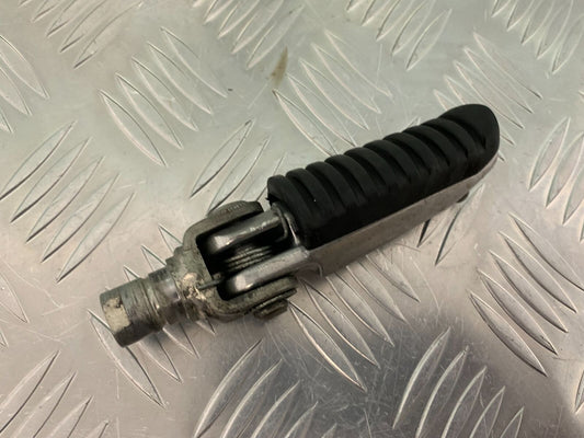 KAWASAKI ZX9R ZX9 C FRONT RIGHT FOOTPEG     YEAR 1998-99 (STOCK 957)