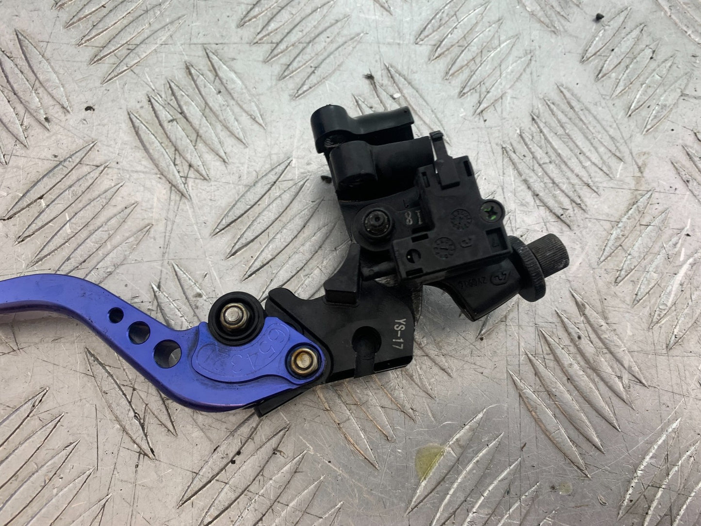 YAMAHA YZF-R125 YZF 125 CLUTCH LEVER AND BRACKET   YEAR 2019-2022 (CMB1263)