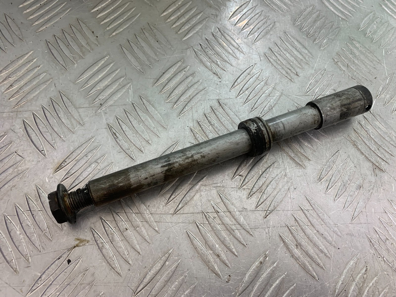 HONDA NT650 V DEAUVILLE FRONT WHEEL SPINDLE  YEAR 1999 (CMB1268)