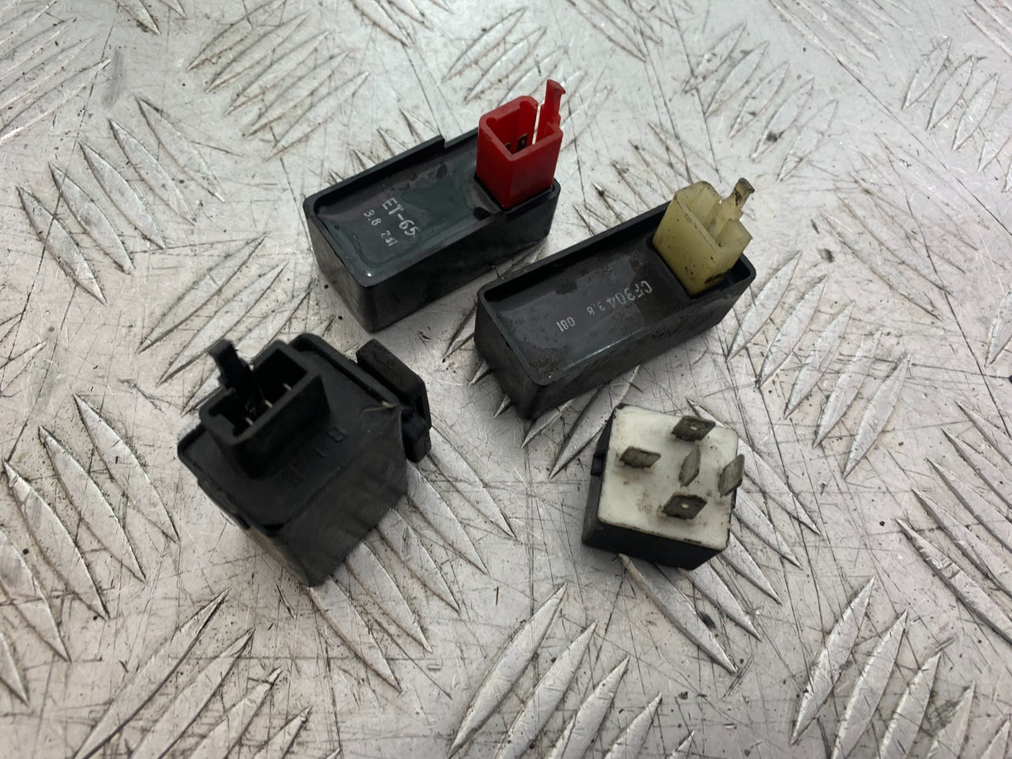 HONDA VT700 VT 700 SHADOW RELAYS  YEAR 1984-85 (CMB1328)