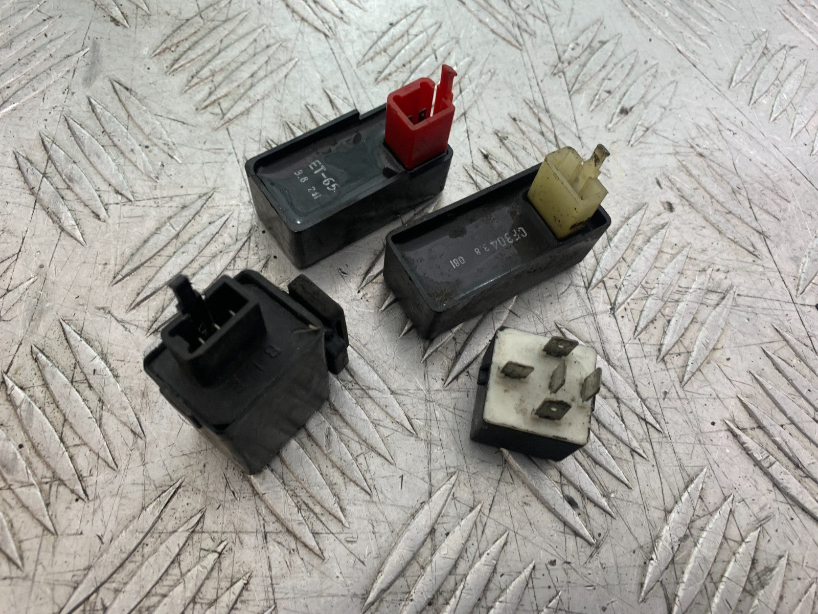 HONDA VT700 VT 700 SHADOW RELAYS  YEAR 1984-85 (CMB1328)