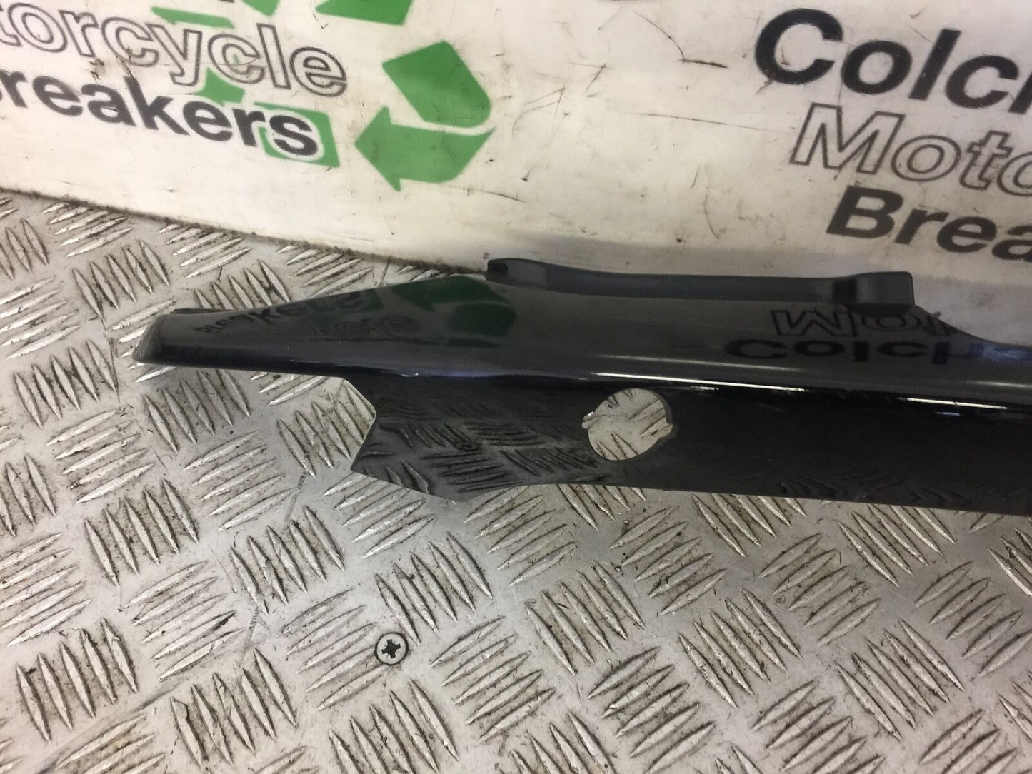MOTO GUZZI SPORT 4V LEFT SEAT PANEL YEAR 2009 (STOCK 469)