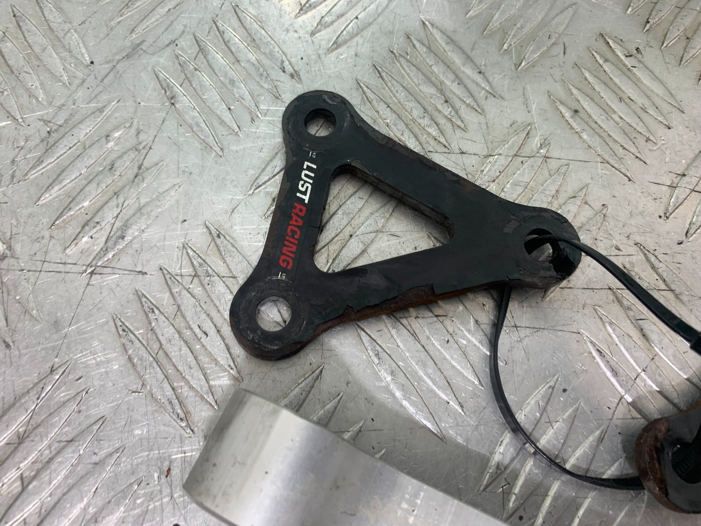 TRIUMPH 675 STREET TRIPLE R REAR SHOCK LINKAGE  YEAR 2013 - 2016 (CMB1221)