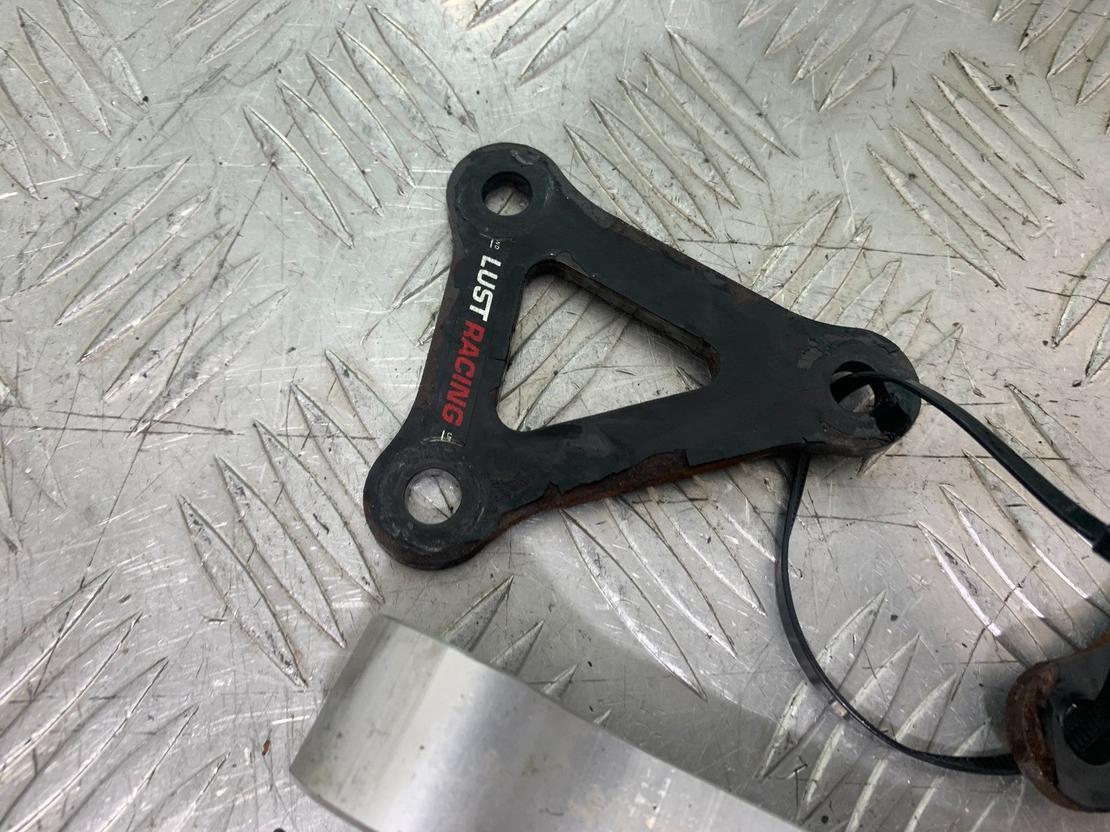 TRIUMPH 675 STREET TRIPLE R REAR SHOCK LINKAGE  YEAR 2013 - 2016 (CMB1221)