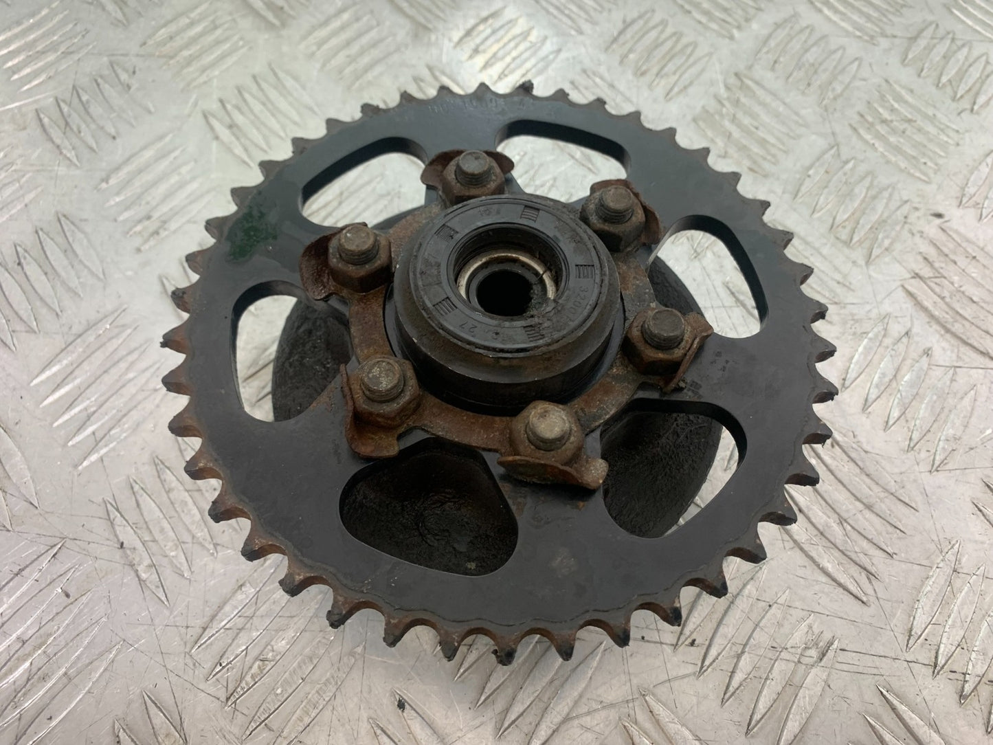 BENELLI BN125 BN 125 SPROCKET CARRIER  YEAR 2018-2021 (CMB1194)