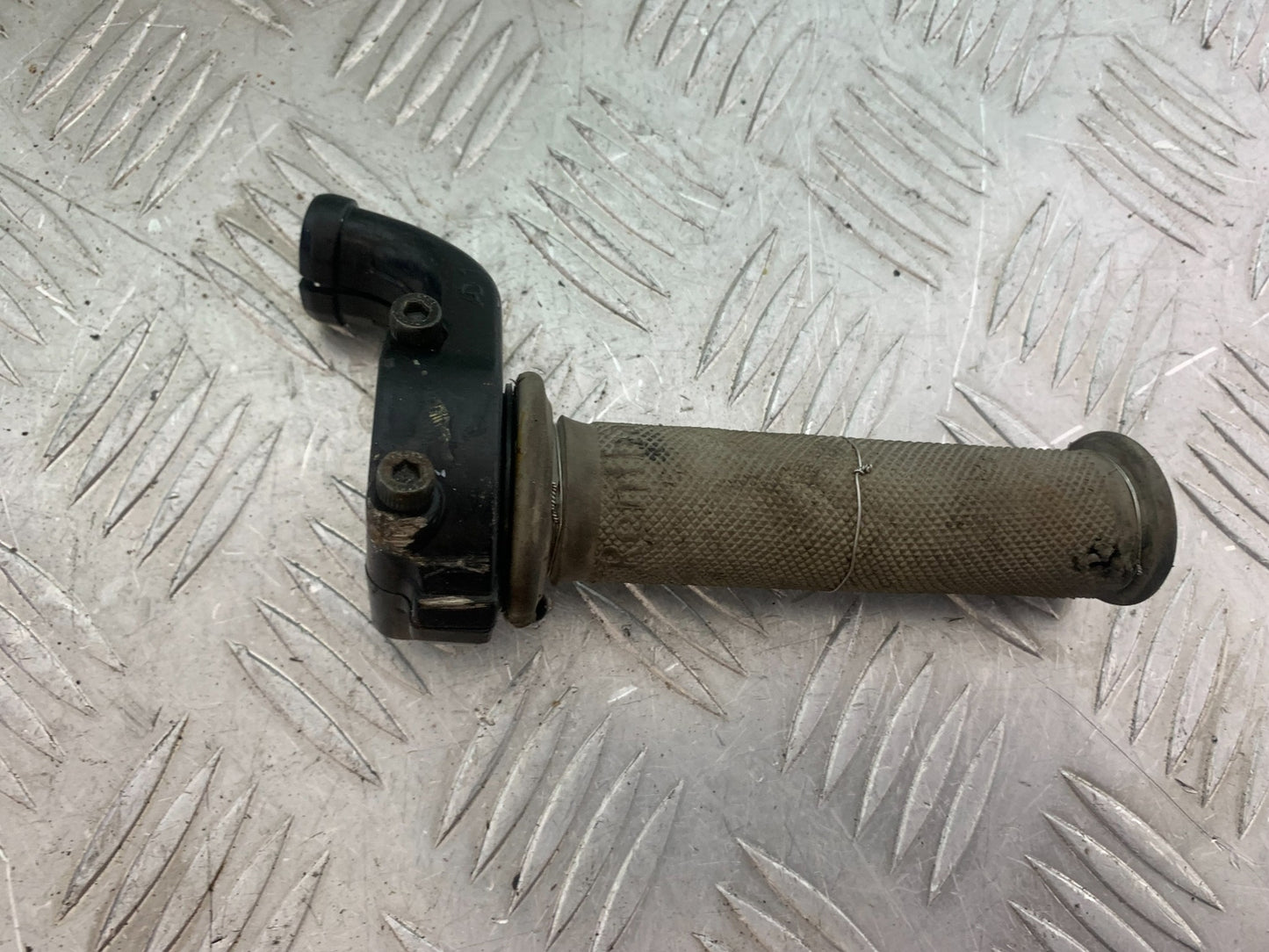 YAMAHA YZF R1 THROTTLE AND GRIP  YEAR 2004-2006 (CMB1155)