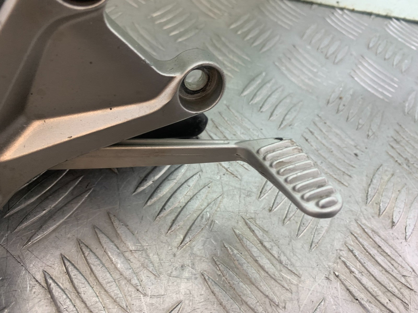 HONDA CBR1000 rr FIREBLADE FRONT RIGHT HANGER YEAR 2012-2016 (CMB1198)