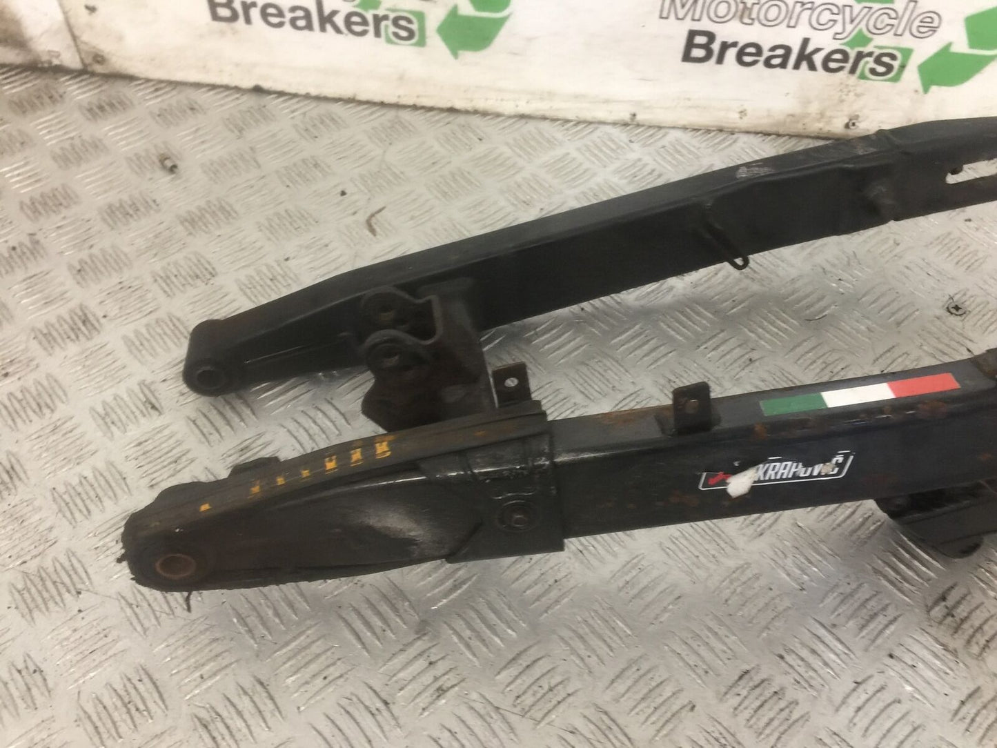 YAMAHA XT125X XT125 X SWINGARM YEAR 2008  (STOCK 857)