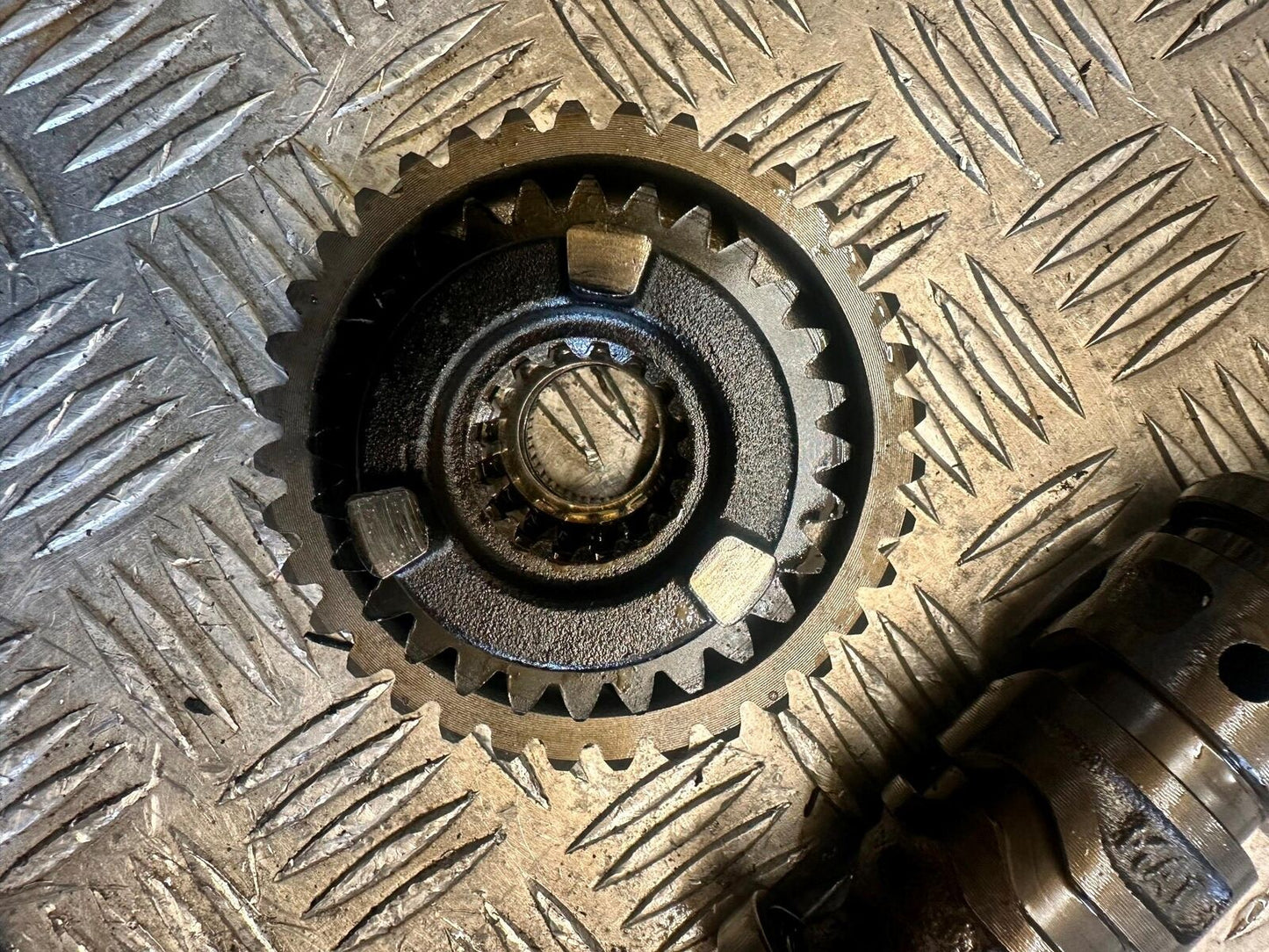 HONDA CBR1100 XX BLACKBIRD GEARBOX YEAR 1996-1998 (CMB1017)