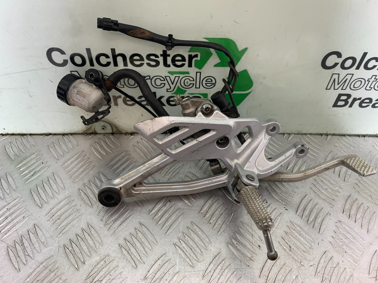 YAMAHA YZF-R125 YZF 125 FRONT RIGHT HANGER  YEAR 2019-2022 (CMB1263)