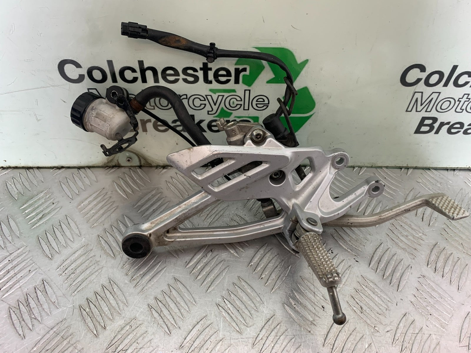 YAMAHA YZF-R125 YZF 125 FRONT RIGHT HANGER  YEAR 2019-2022 (CMB1263)