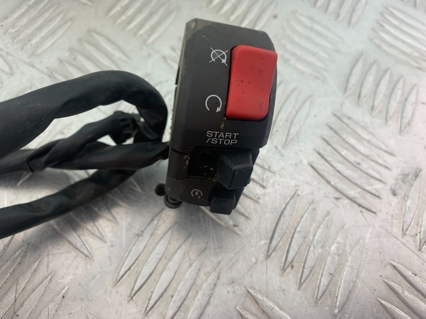 KAWASAKI ZX6R RIGHT SWITCH GEAR  YEAR 2009-2012 (CMB1136)
