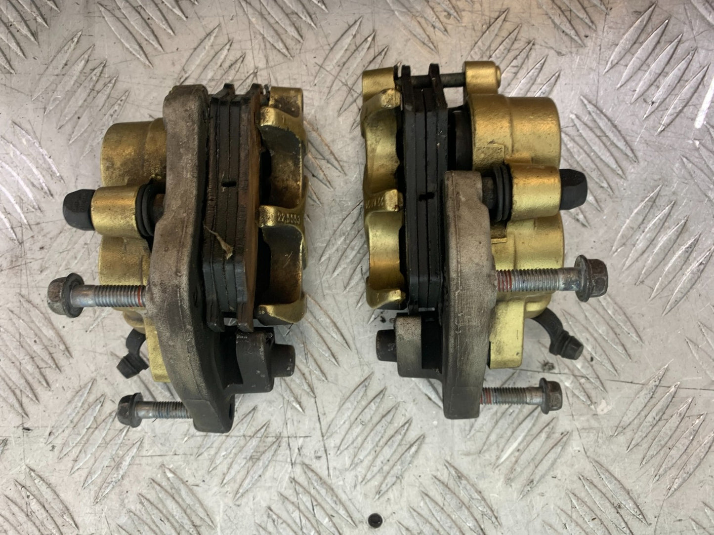 HONDA NT650 V DEAUVILLE FRONT BRAKE CALIPERS YEAR 1998-01(CMB1320)