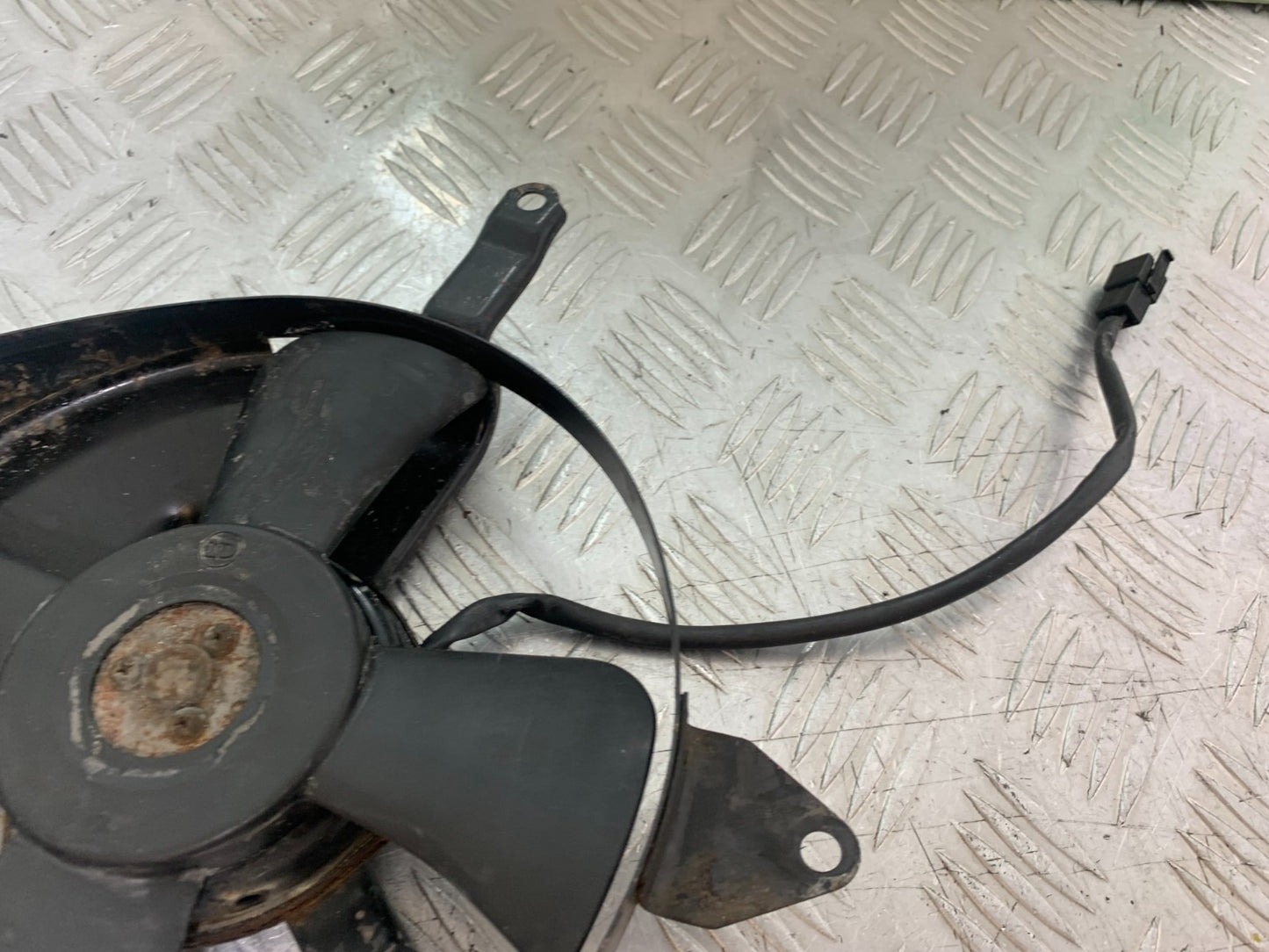 SUZUKI RF900 RF 900  READIATOR FAN YEAR 1994-1999 CMB1326