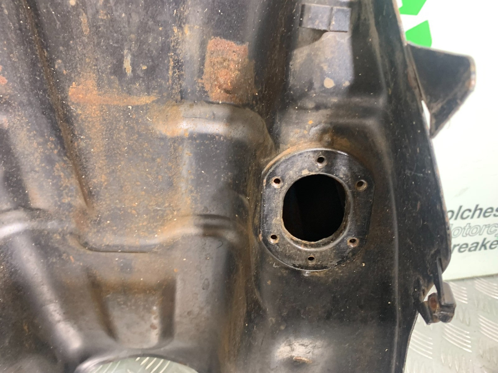 KAWASAKI GPX 750 GPX 750 PETROL TANK   YEAR 1990