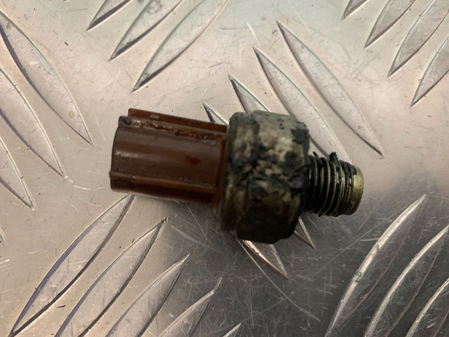 HONDA CBR1100 BLACKBIRD OIL SWITCH  YEAR 1999-05 (STOCK 961)
