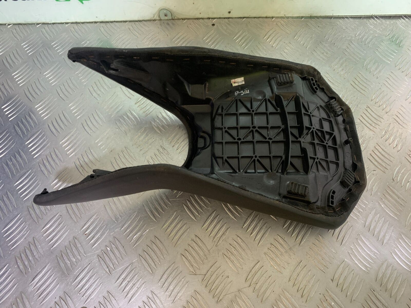 KTM 125 DUKE FRONT SEAT  YEAR 2018-2023 (CMB1083)