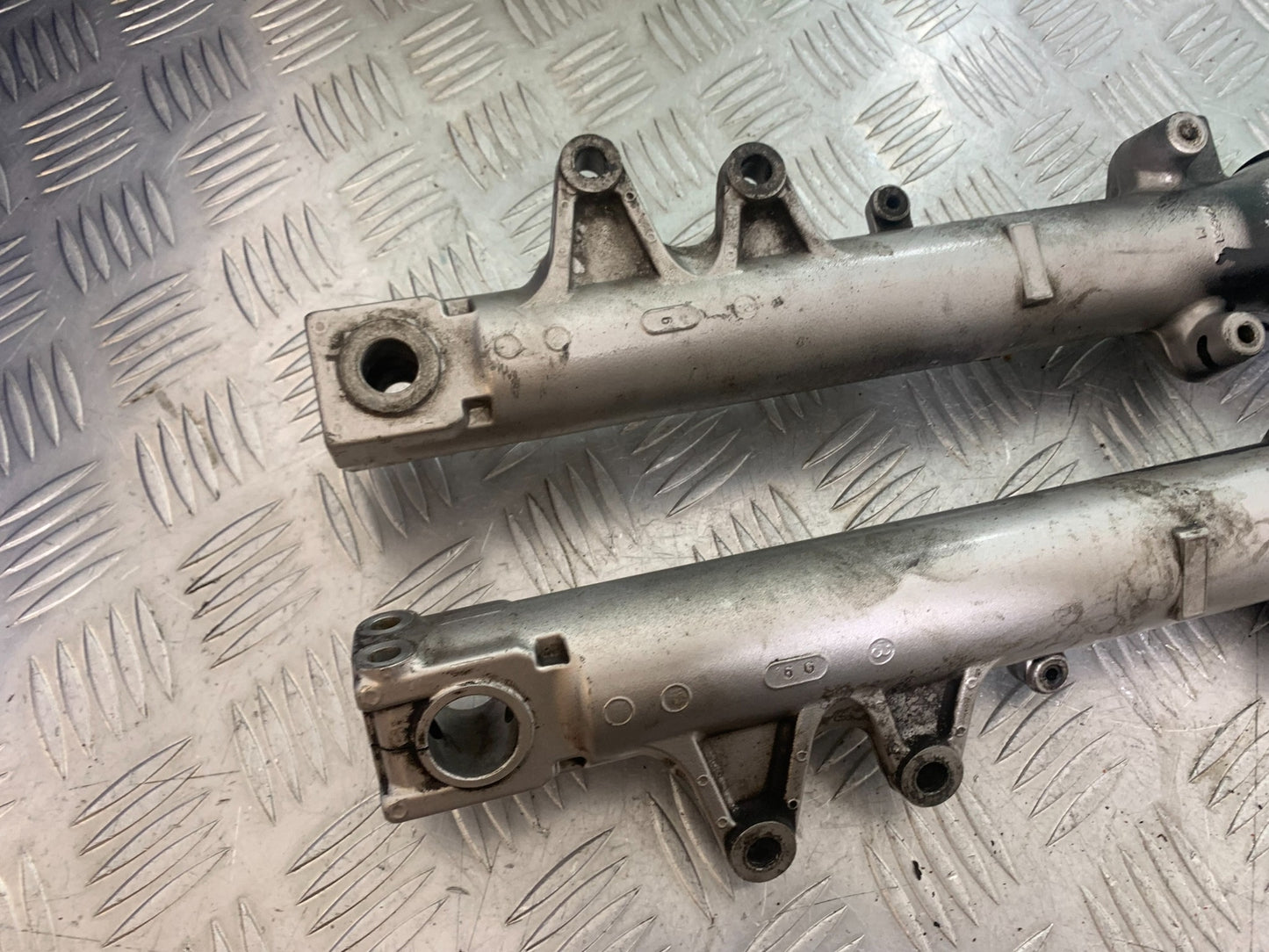 SUZUKI GSF600 GSF 600 BANDIT FORKS YEAR 2001-2003 (CMB1157)