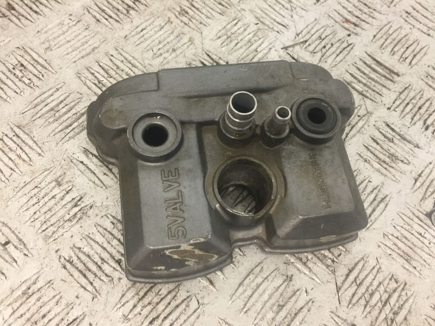 YAMAHA YZF250 YZF 250 ROCKER COVER   YEAR 2004 (STOCK 792)