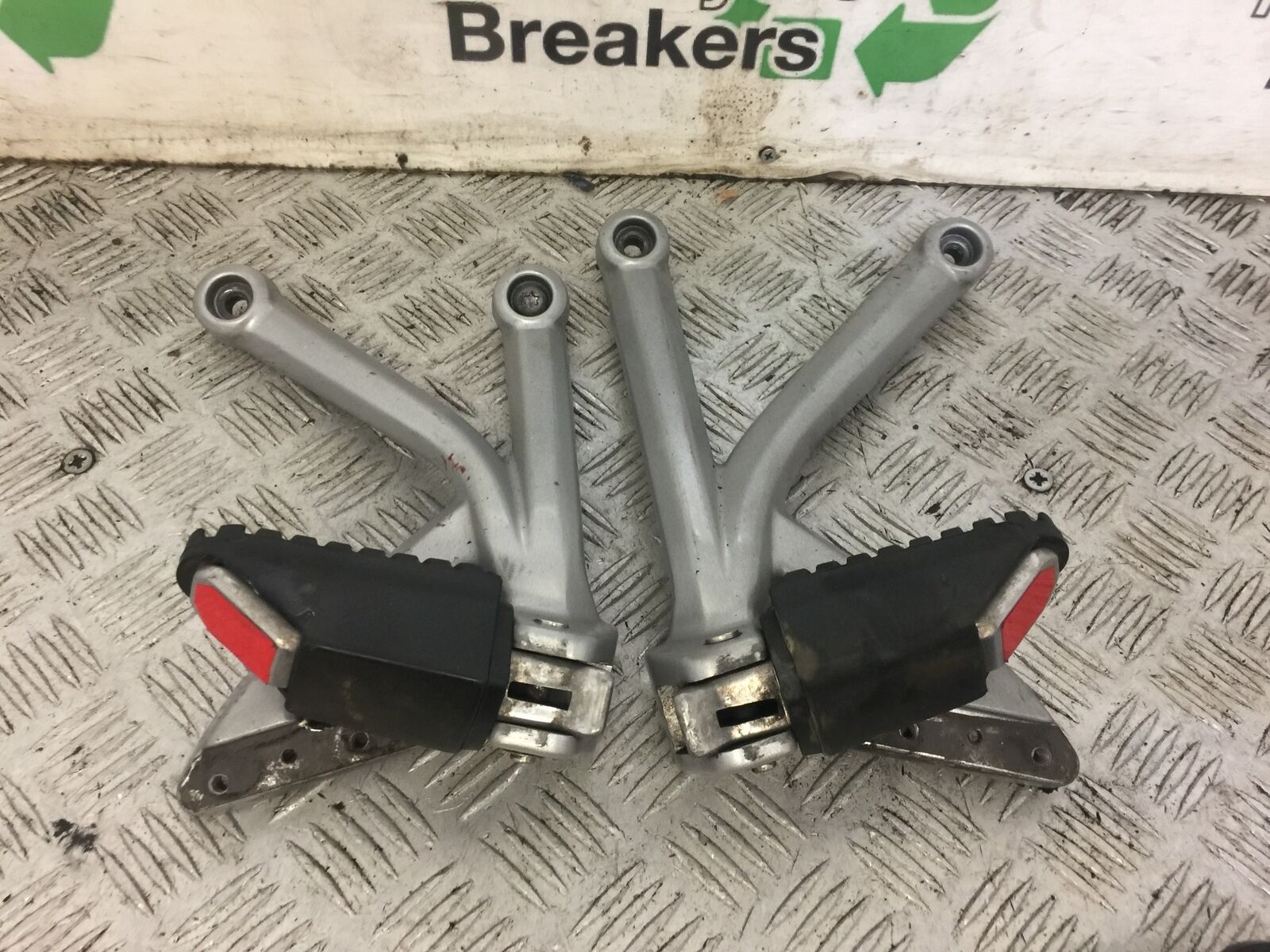 TRIUMPH 1200 TIGER EXPLORER REAR HANGERS AND PEGS  YEAR 2015 (STOCK 673)