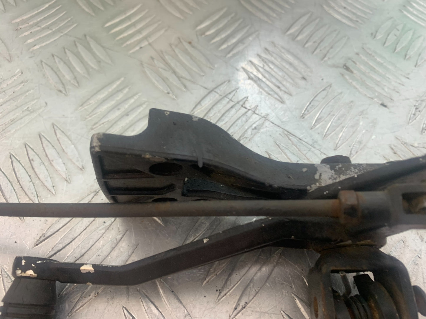 RIEJU 125 RS2 FRONT LEFT HANGER  YEAR 2007 (CMB1142)