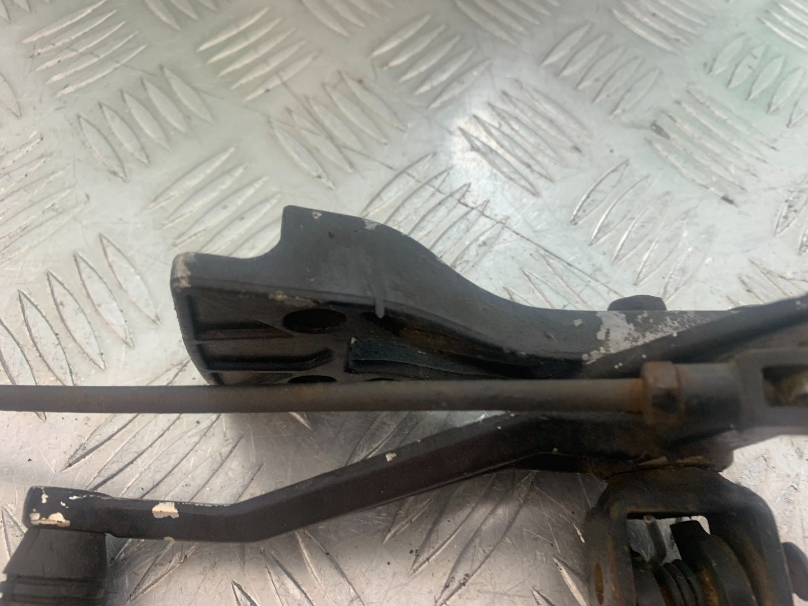 RIEJU 125 RS2 FRONT LEFT HANGER  YEAR 2007 (CMB1142)