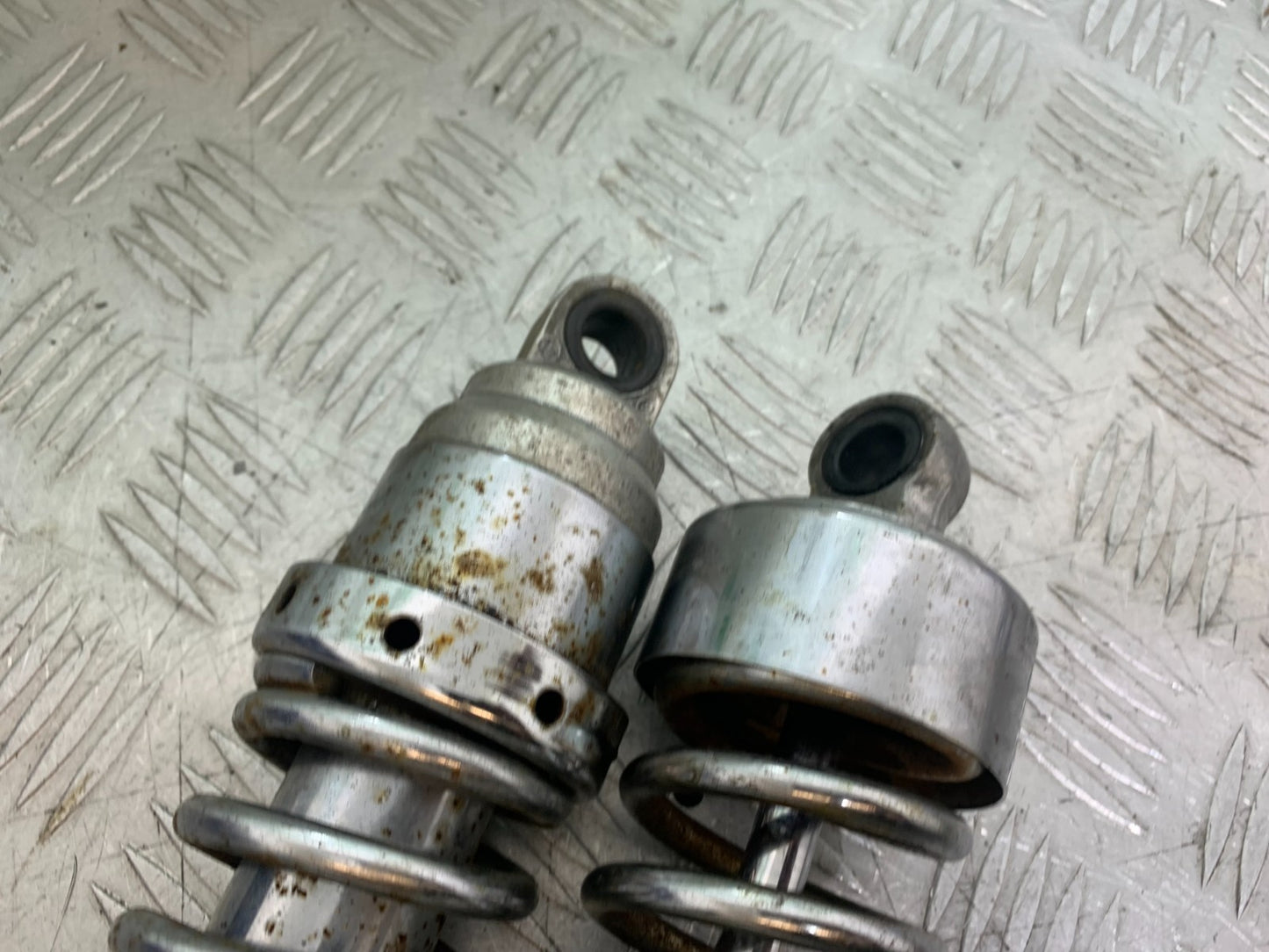 HONDA VT700 VT 700 SHADOW REAR SHOCKS   YEAR 1984-85 (CMB1328)