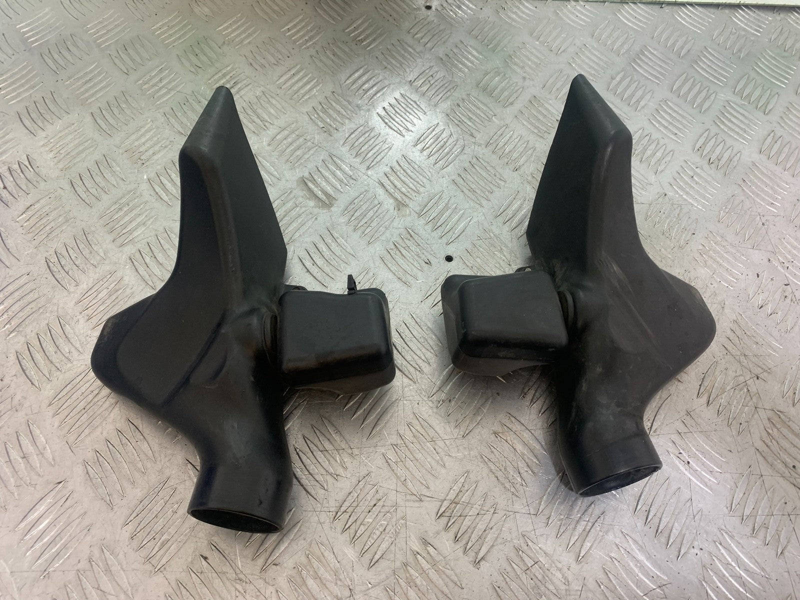 KAWASAKI GTR1400 GTR 1400 AIR TUBES   YEAR 2007-2009 (CMB1174)