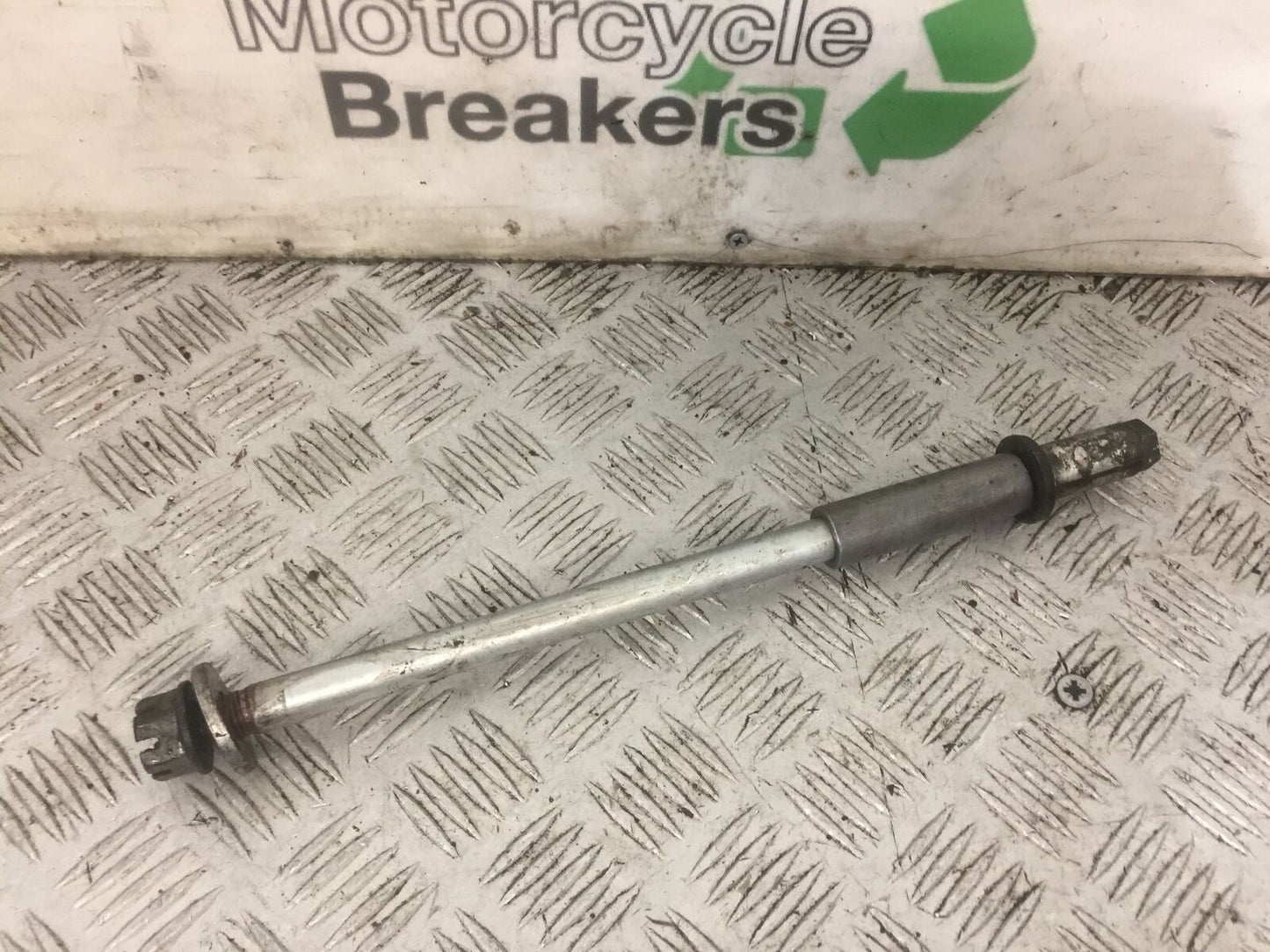 YAMAHA XV535 XV 535 VIRAGO REAR WHEEL SPINDLE  YEAR 1994-02 (STOCK 772)