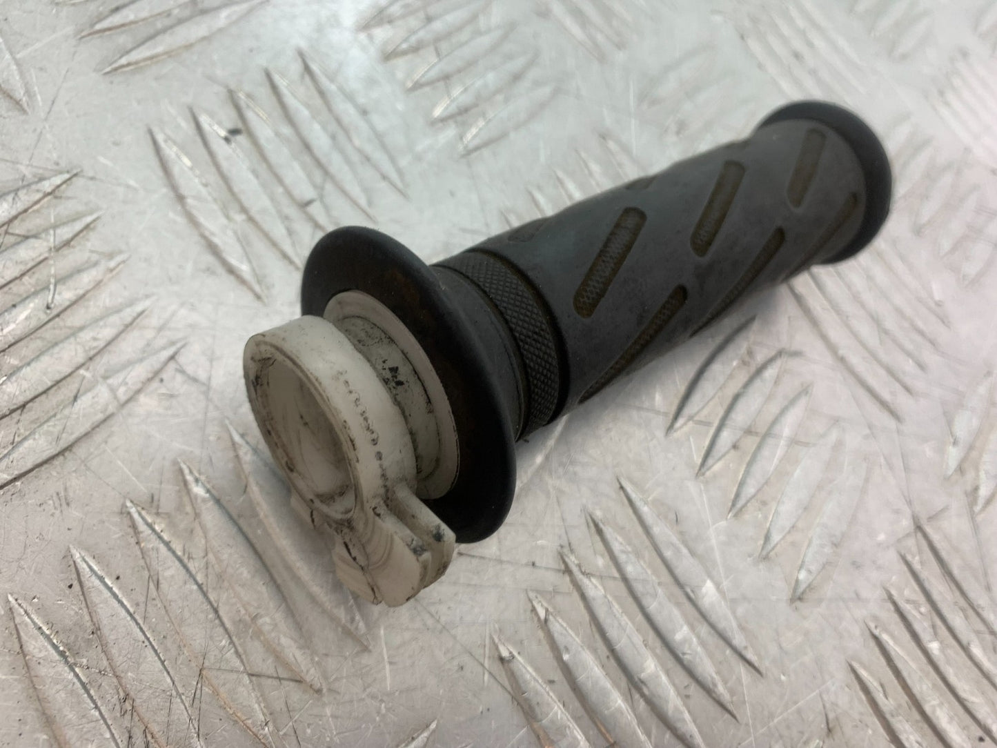 SUZUKI GS500 GS 500 THROTTLE TWIST GRIP YEAR 2001-2008 (CMB1254)